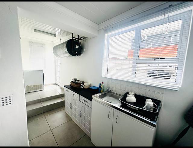 261M² OFFICE FOR SALE IN BEREA